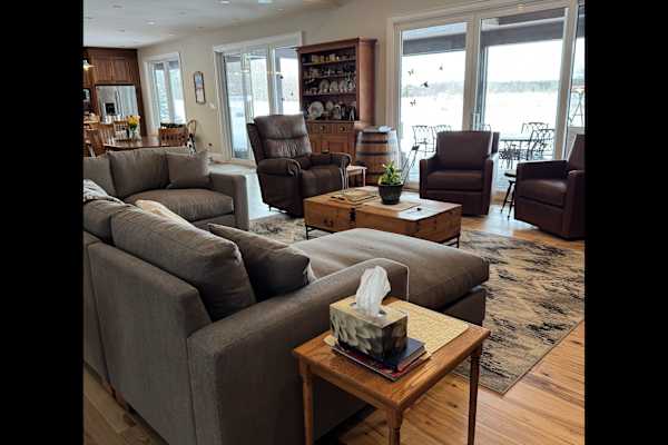 House sit in Coldwater, ON, Canada
