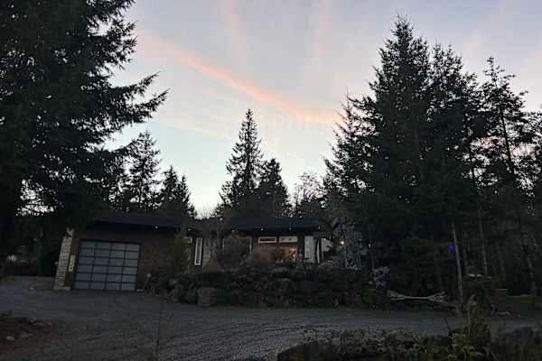 House sit in Ladysmith, BC, Canada