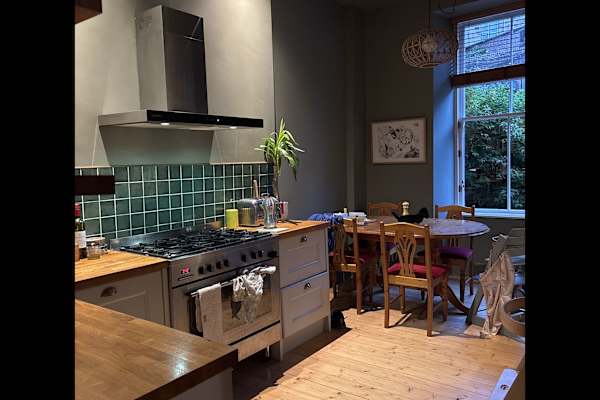 House sit in Glasgow, United Kingdom