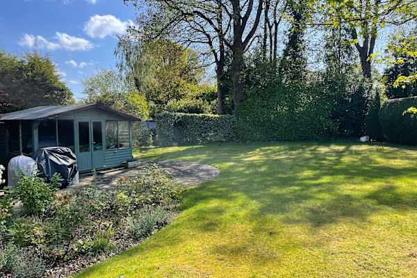 House sit in East Horsley, United Kingdom