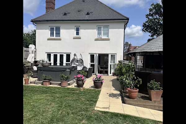 House sit in Haywards Heath, United Kingdom