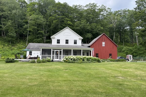House sit in Manchester Center, VT, US