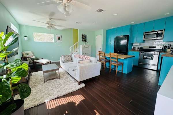 House sit in Austin, TX, US