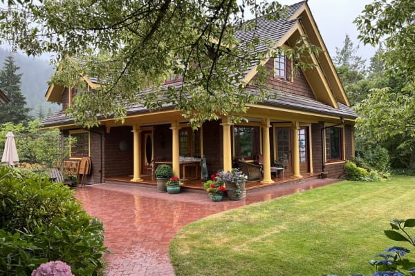 House sit in Bowen Island, BC, Canada