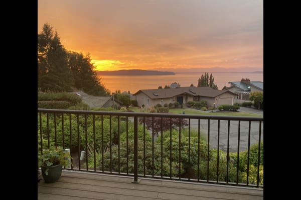 House sit in Steilacoom, WA, US
