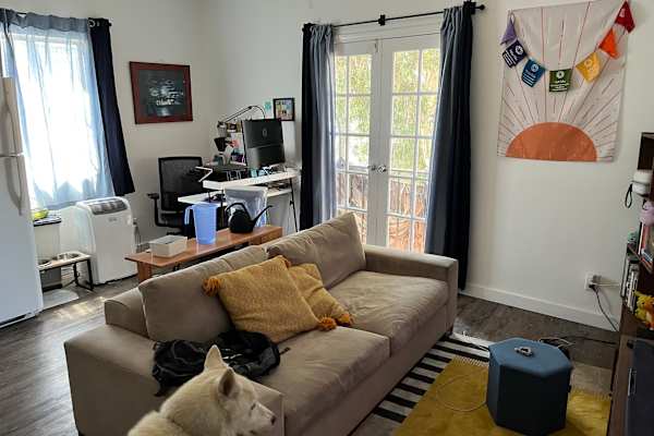 House sit in Los Angeles, CA, US