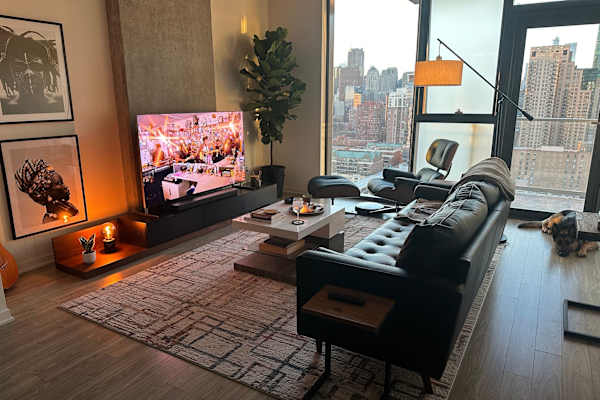 House sit in Chicago, IL, US