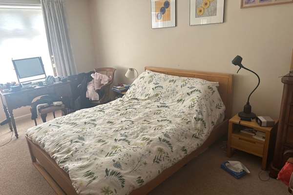 House sit in Horsham, United Kingdom