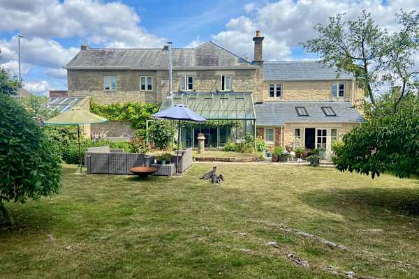 House sit in Cirencester, United Kingdom