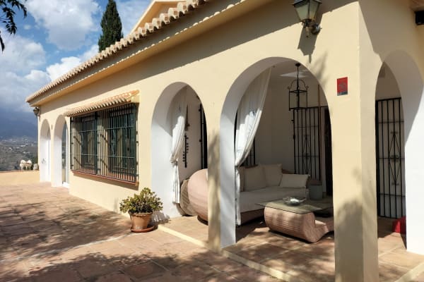 House sit in Sayalonga, Spain