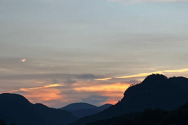 House sit in Lake Lure, NC, US