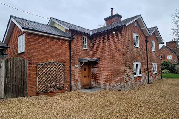 House sit in Salisbury, United Kingdom