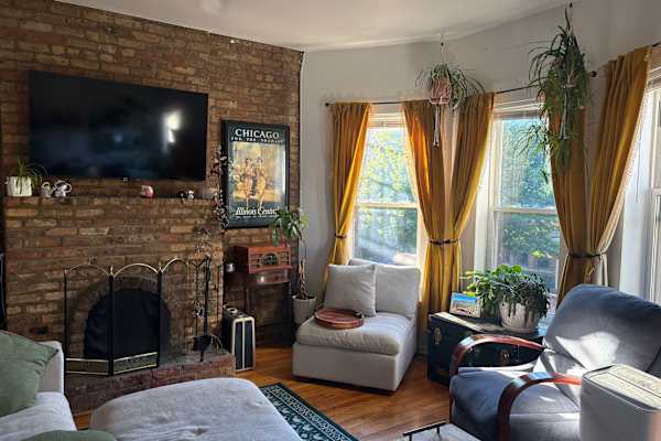 House sit in Chicago, IL, US