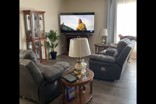 House sit in Raymond, AB, Canada