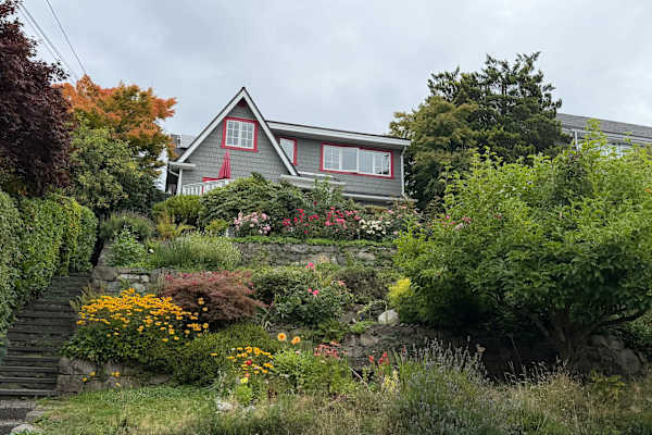House sit in North Vancouver, BC, Canada
