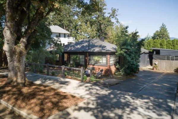 House sit in Hood River, OR, US