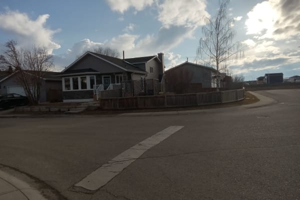 House sit in Airdrie, AB, Canada