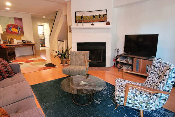 House sit in Toronto, ON, Canada