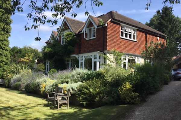 House sit in Dorking, United Kingdom