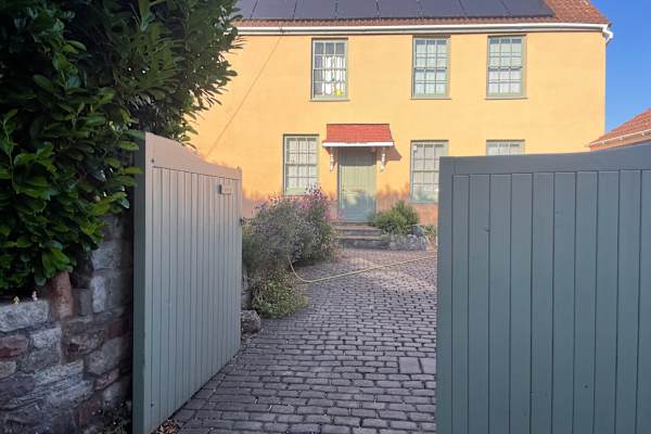 House sit in Long Ashton, United Kingdom