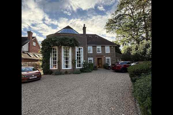 House sit in Thames Ditton, United Kingdom