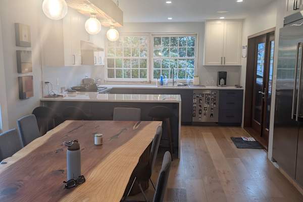 House sit in Vancouver, BC, Canada