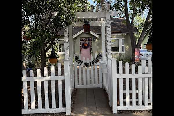 House sit in Pasadena, CA, US