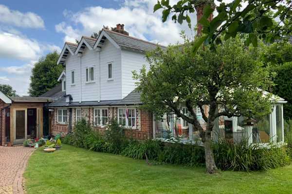 House sit in East Horsley, United Kingdom