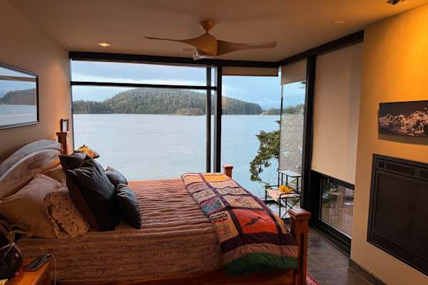 House sit in Anacortes, WA, US