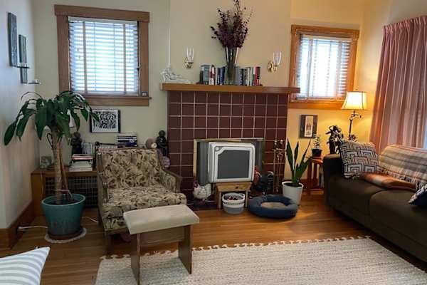 House sit in Wheeling, West Virginia, US