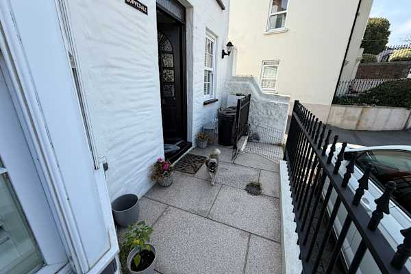 House sit in Saint Peter Port, Guernsey