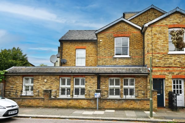 House sit in North Finchley, United Kingdom