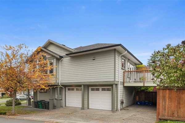 House sit in Saanich, BC, Canada