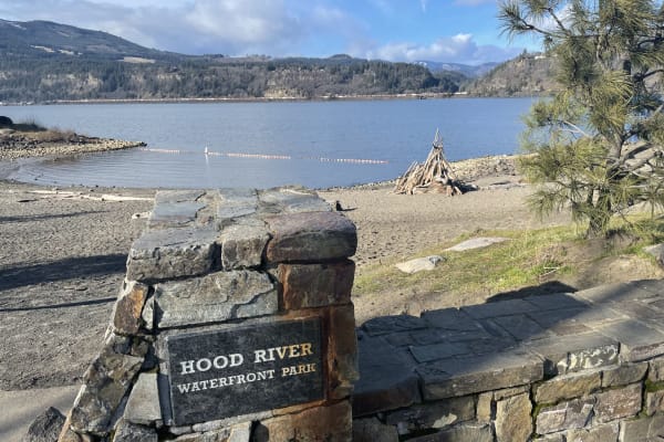 House sit in Hood River, OR, US