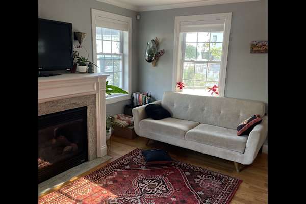 House sit in East Providence, RI, US