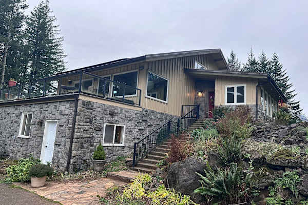 House sit in Washougal, WA, US