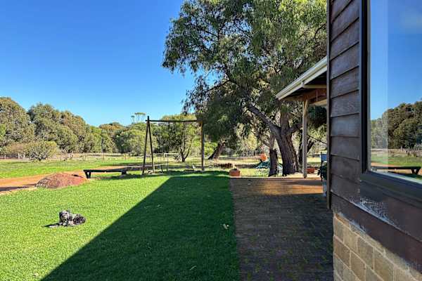 House sit in Cowaramup, WA, Australia