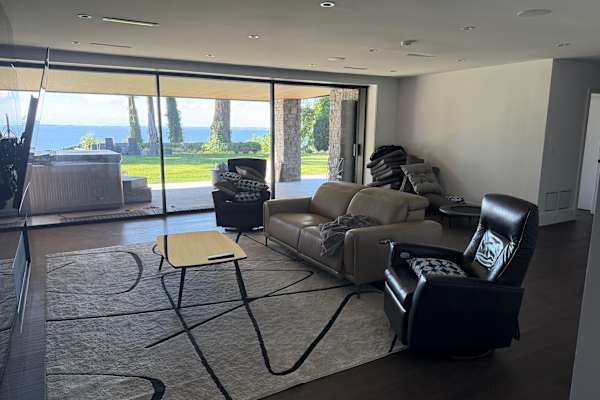 House sit in White Rock, BC, Canada