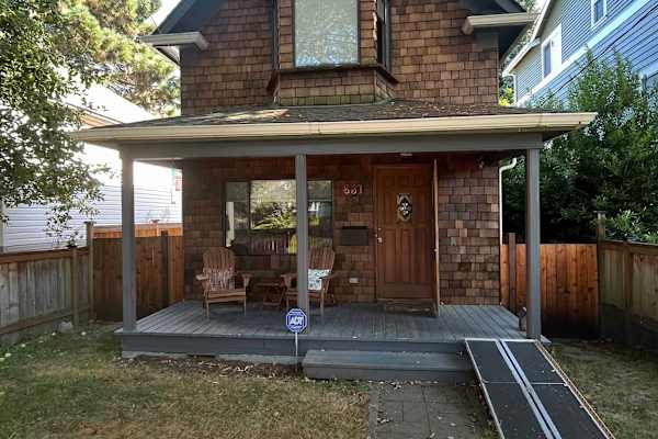 House sit in Seattle, WA, US