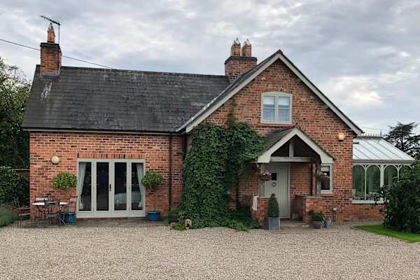 House sit in Malpas, United Kingdom