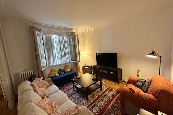 House sit in Paris, France