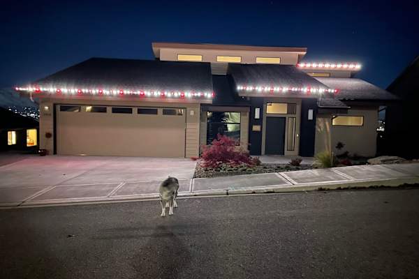 House sit in East Wenatchee, WA, US