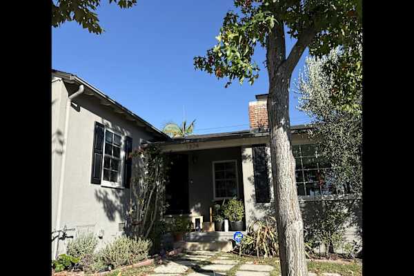 House sit in Los Angeles, CA, US