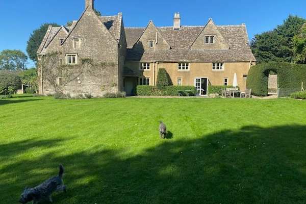 House sit in Cirencester, United Kingdom