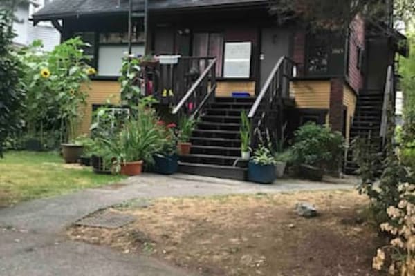 House sit in Vancouver, BC, Canada