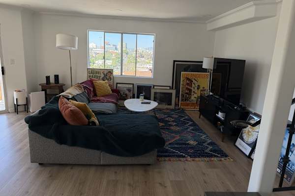 House sit in Los Angeles, CA, US