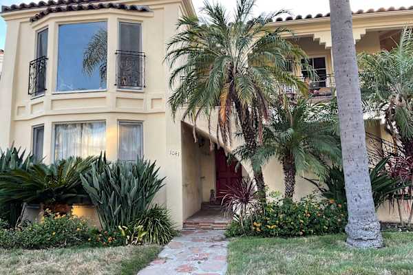 House sit in Los Angeles, CA, US