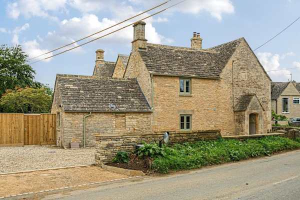 House sit in Cirencester, United Kingdom