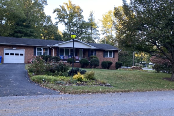 House sit in Hendersonville, NC, US
