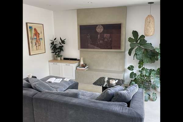 House sit in Los Angeles, CA, US